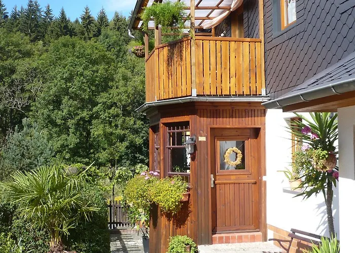 Hammerfinken-nest Daire